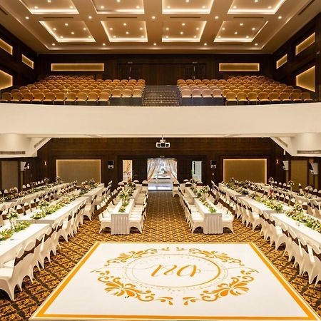 The King'S Meadows Hotell Golhalli Exteriör bild