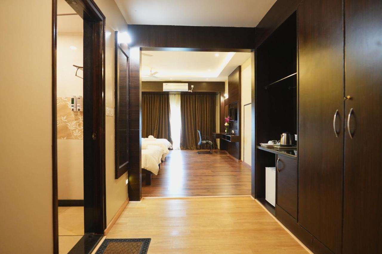 The King'S Meadows Hotell Golhalli Exteriör bild