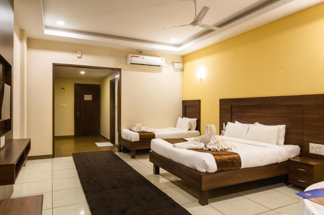 The King'S Meadows Hotell Golhalli Exteriör bild