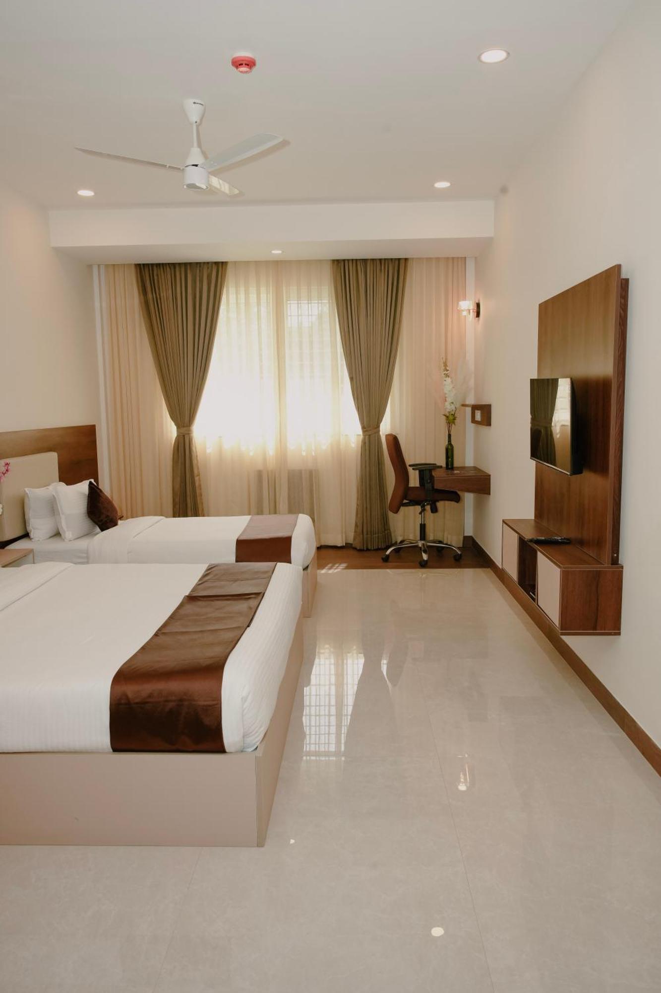 The King'S Meadows Hotell Golhalli Exteriör bild
