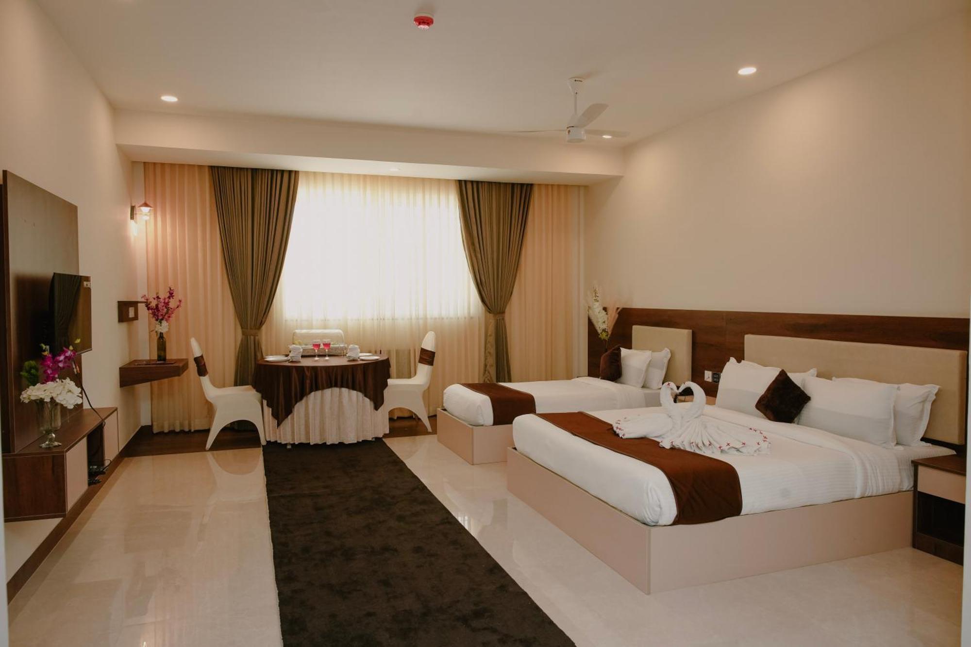 The King'S Meadows Hotell Golhalli Exteriör bild