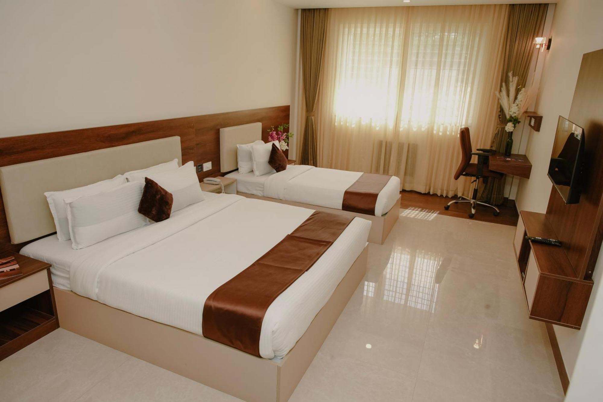 The King'S Meadows Hotell Golhalli Exteriör bild