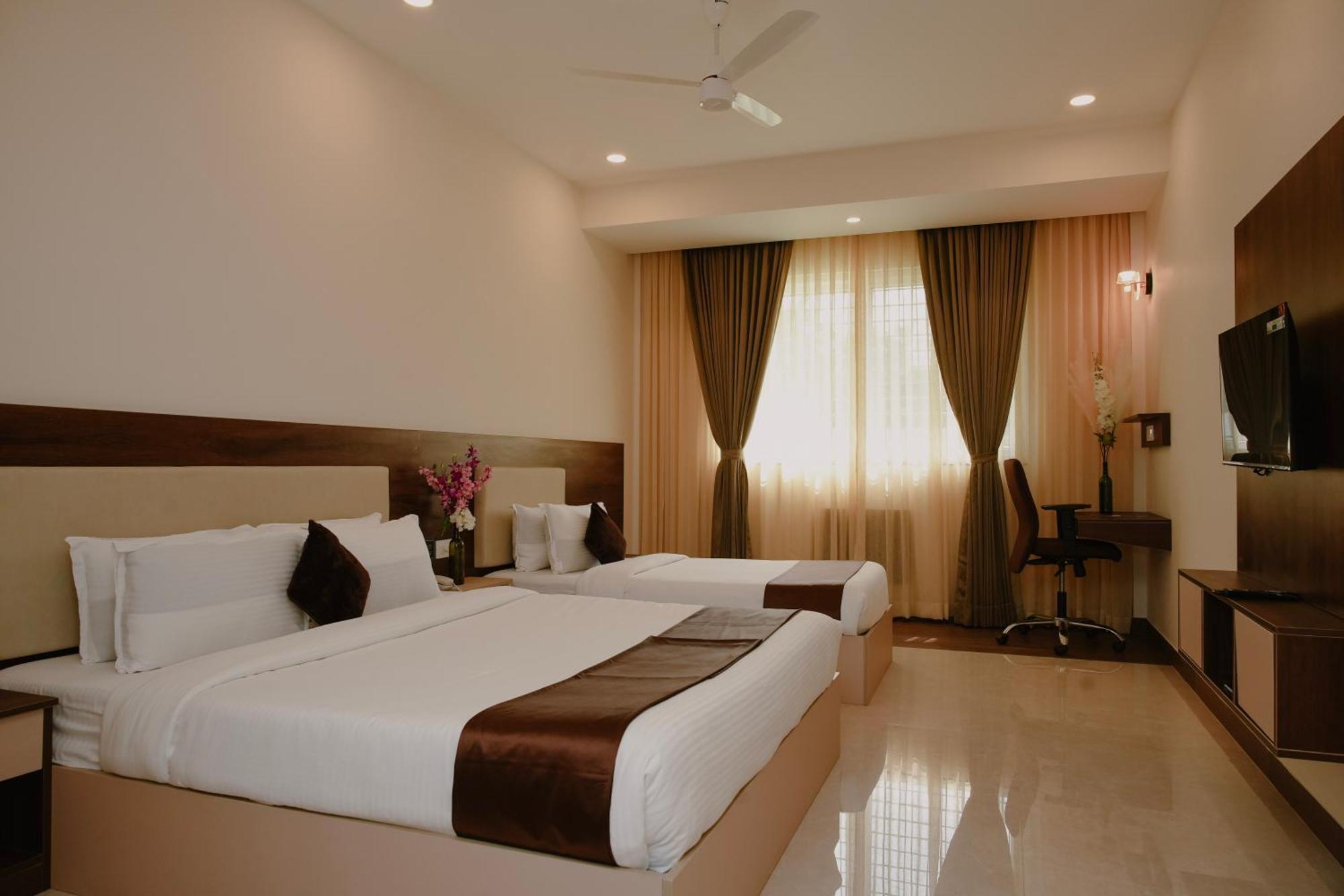The King'S Meadows Hotell Golhalli Exteriör bild