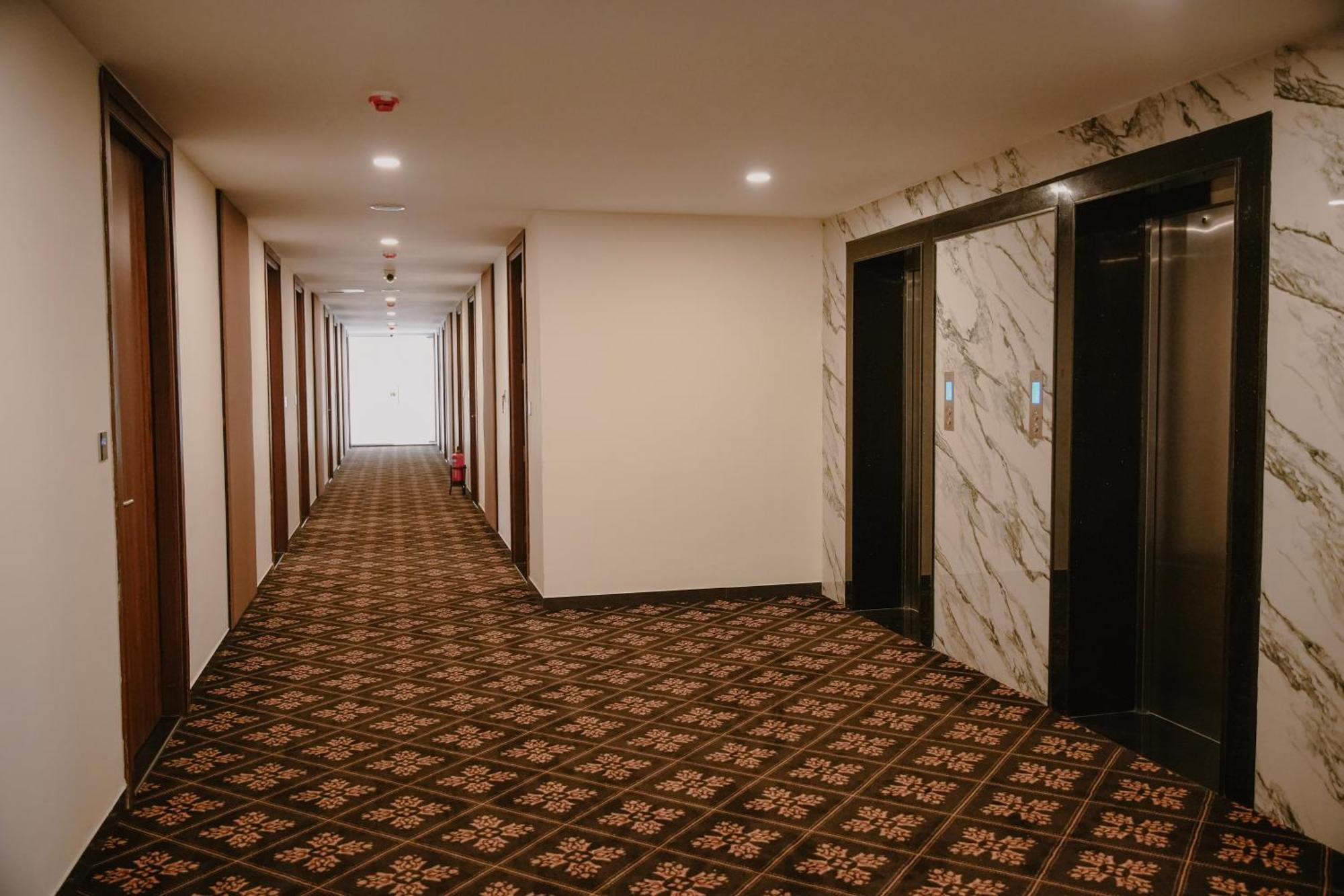 The King'S Meadows Hotell Golhalli Exteriör bild