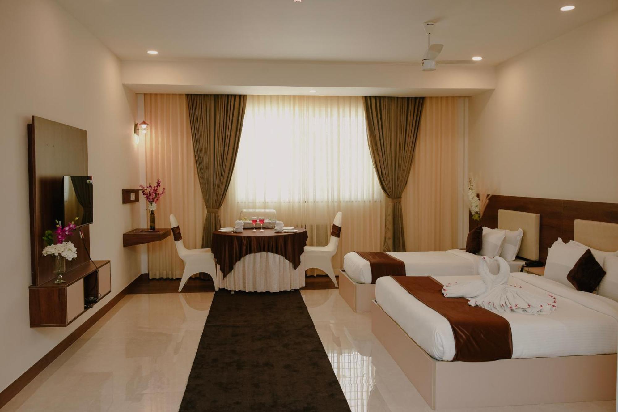 The King'S Meadows Hotell Golhalli Exteriör bild
