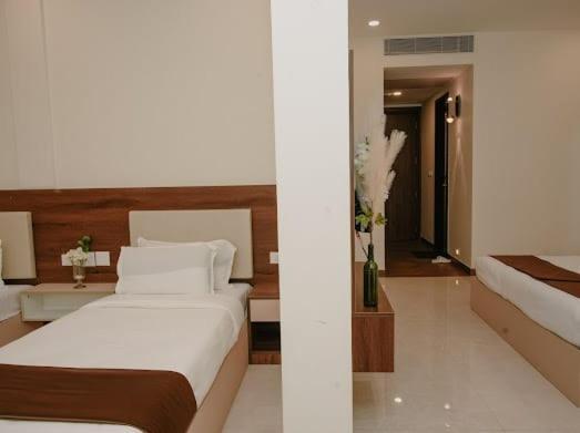 The King'S Meadows Hotell Golhalli Exteriör bild