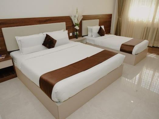 The King'S Meadows Hotell Golhalli Exteriör bild