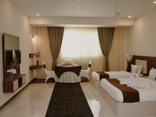 The King'S Meadows Hotell Golhalli Exteriör bild